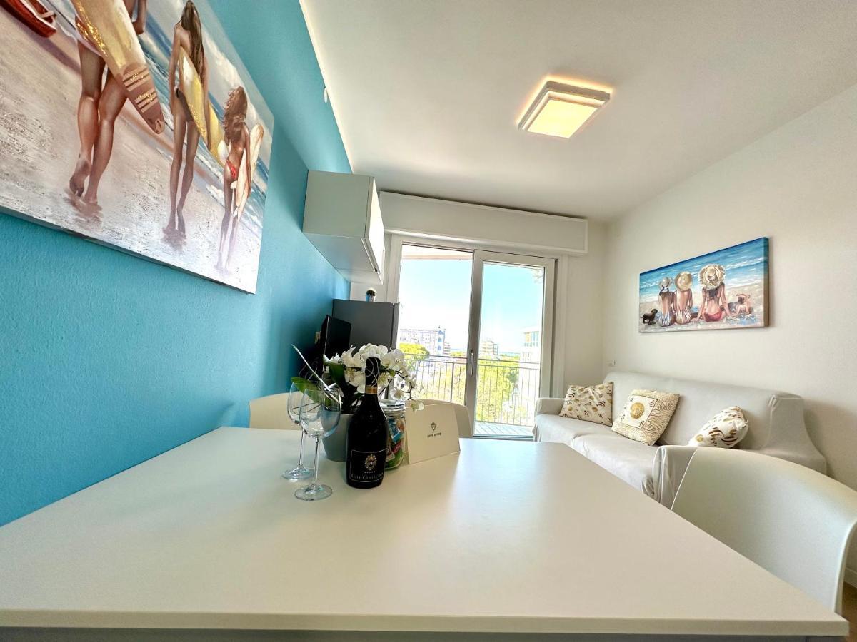 Beach Front Apartment Sabbiadoro リニャーノ・サッビアドーロ エクステリア 写真